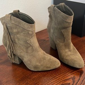 Jessica Simpson Olive suede booties with tassels size 8.5